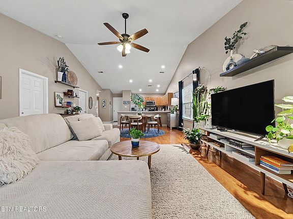 5th image of 5260 Avery Woods Ln