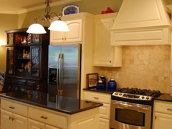 elegant kitchen with gas appliances!!