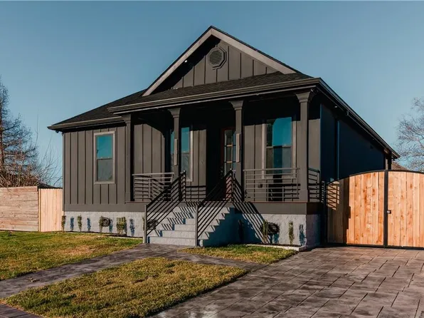 8429 Benjamin St, Chalmette, LA 70043