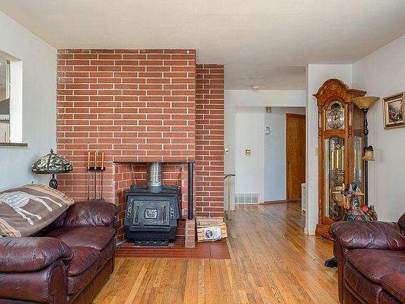 4th image of 620 Judson St SE