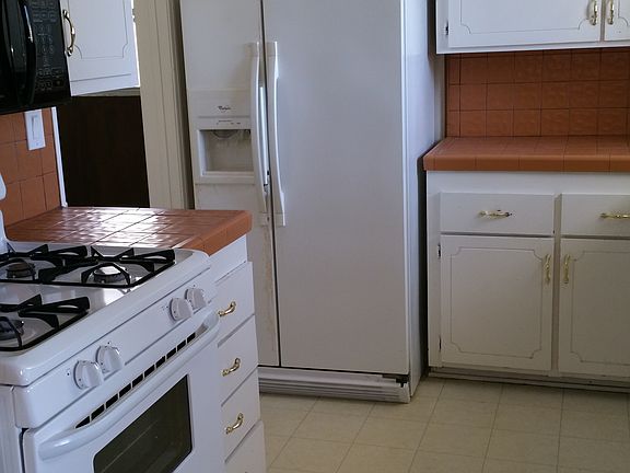 3rd image of 5511 W 141st St