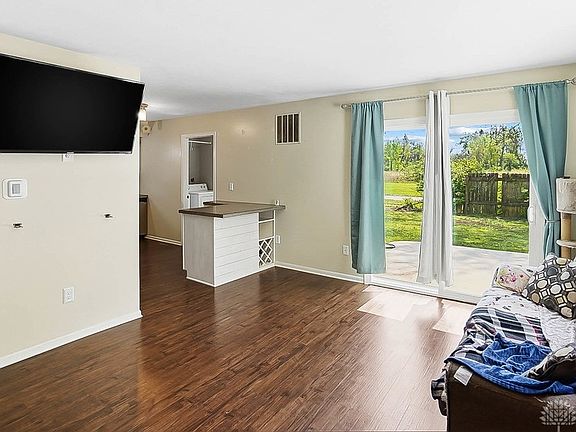 5th image of 251 Fields Dr