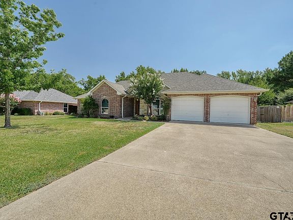 3rd image of 209 Heritage Ct