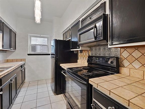4th image of 17641 Red Oak Dr #7641
