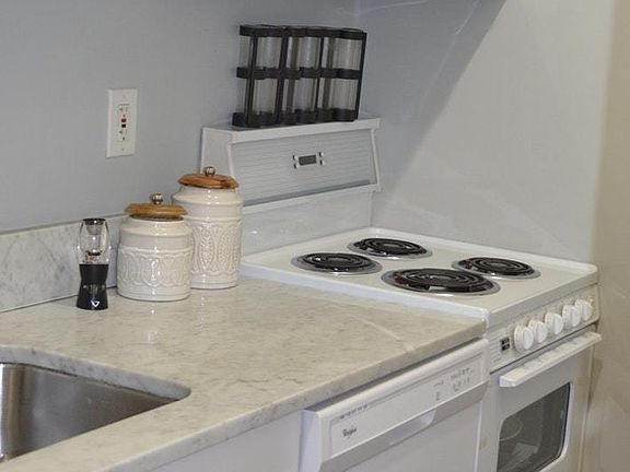 3rd image of 119 E 64th St APT 2B