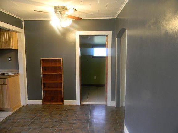 4th image of 415 E Truman St