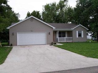 602 W Vine St, Le Roy, IL 61752