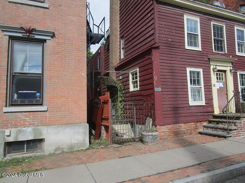 5th image of 27 N Ferry Street