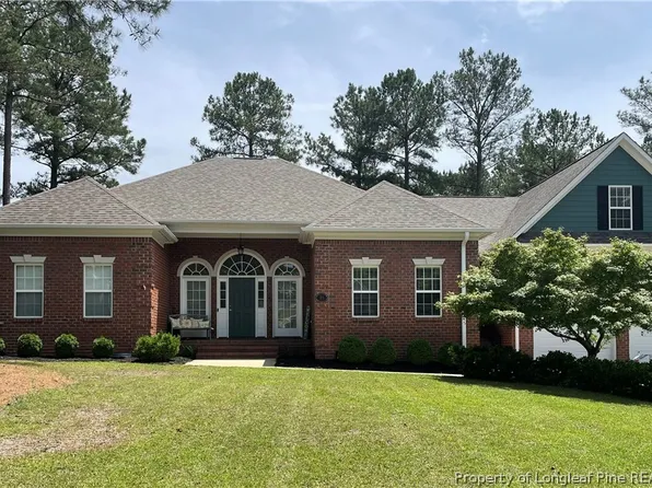 15 Old Pine Ct, Spring Lake, NC 28390