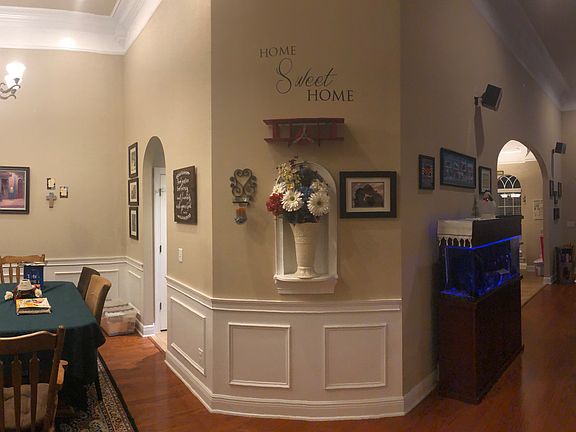 4th image of 215 Live Oaks Cir