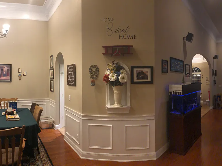 215 Live Oaks Cir — Photo 4