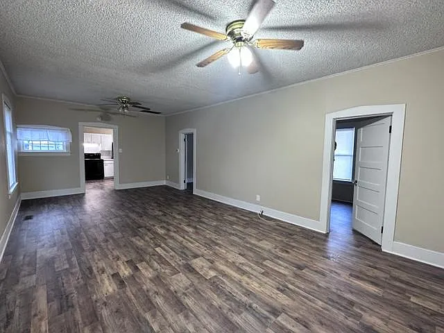 1391 SW Brown St — Photo 5