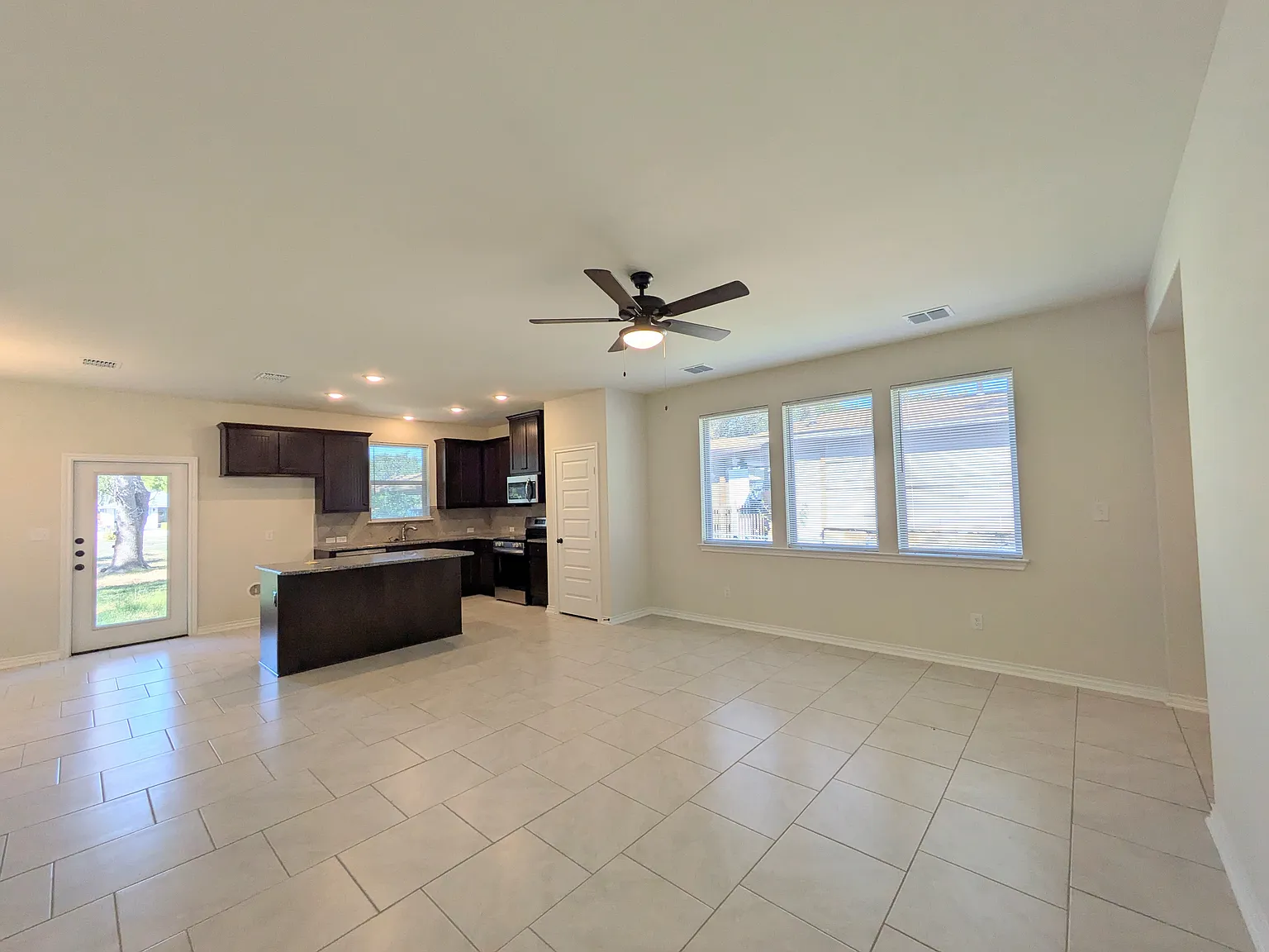 3 bed, 1437 sqft, $1,600 — Photo 4