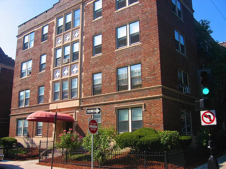 85 Strathmore — Photo 15