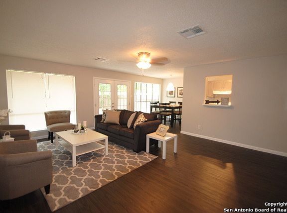 3rd image of 3811 Pipers Crest St