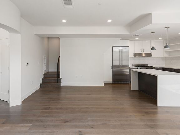 4th image of 943 16th St #1