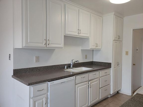 4th image of 825 S Bedford St Unit 203