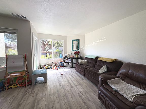 4th image of 325 E Rice Ranch Rd