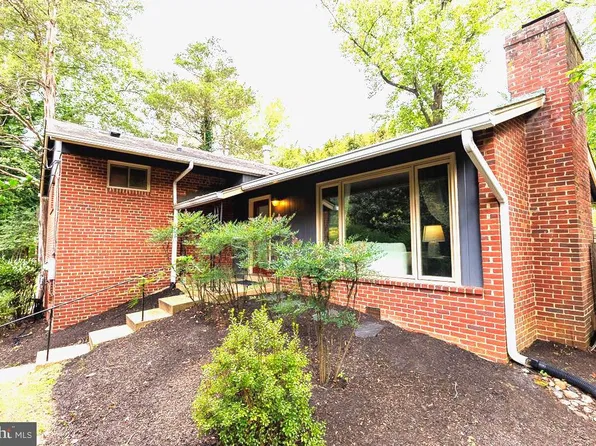 2665 Military Rd, Arlington, VA 22207