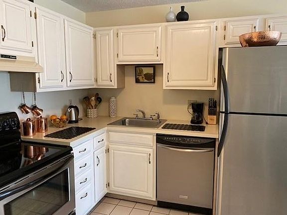 3rd image of 160 Burkhall St Unit 303