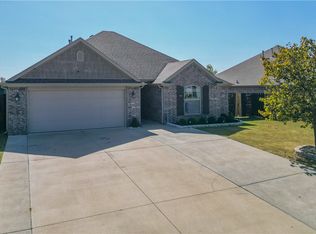 504 W Stoney Point Rd, Rogers, AR 72758
