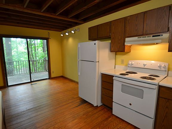 3rd image of 96 Woodside Trl