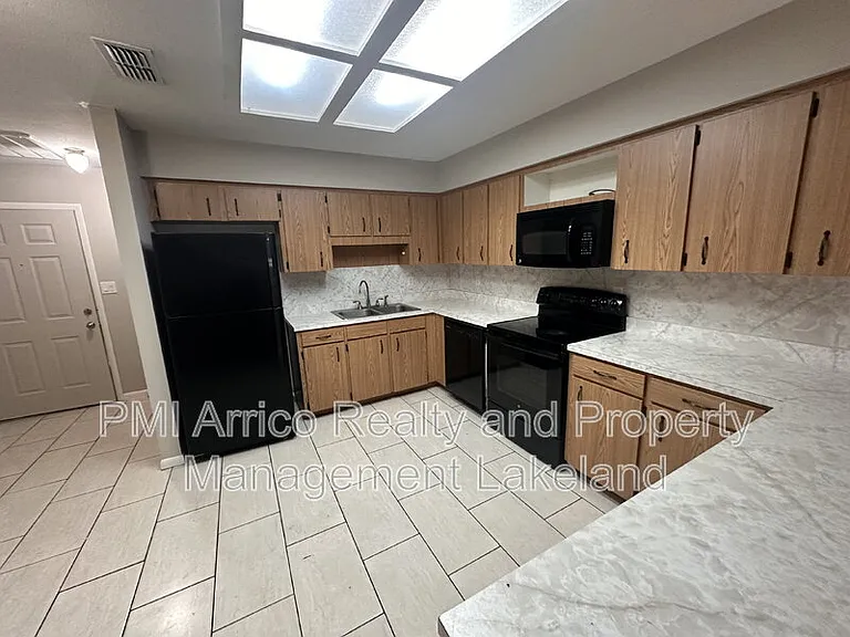 3211 Julia Ct — Photo 10