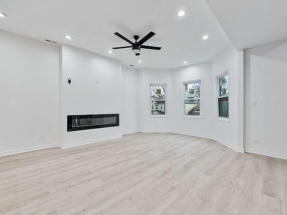 3rd image of 629 N Lockwood Ave