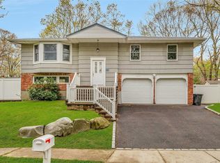 22 Huntington Ave, Kings Park, NY 11754