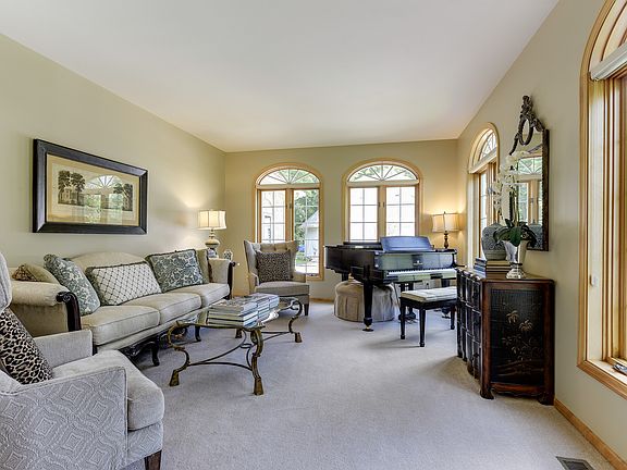 4th image of 3365 Shadyview Ln N