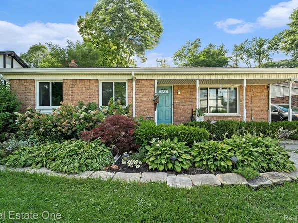 27055 Pierce St, Southfield, MI 48076
