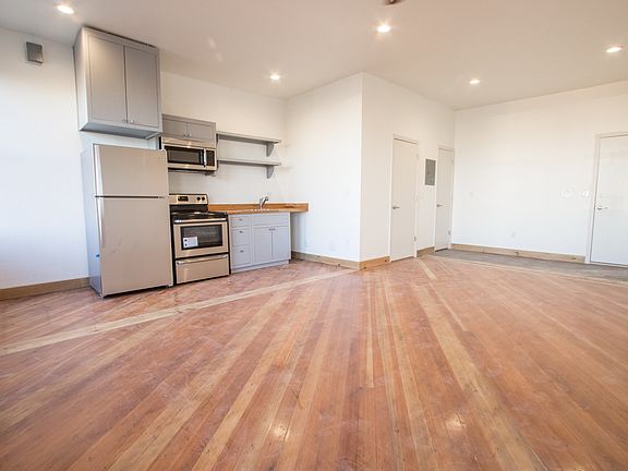 4th image of 801 N Piedras St #5
