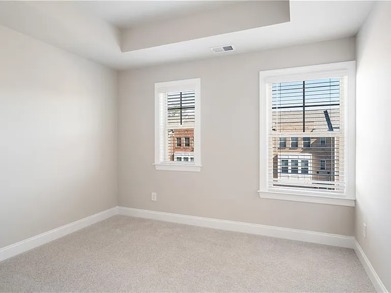 1758 Samantha Bnd — Photo 24