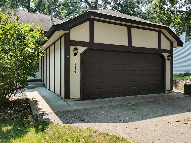 15229 Buchanan Ct — Photo 18