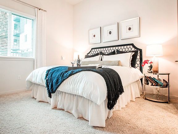 5th image of 21021 Erwin St APT 486