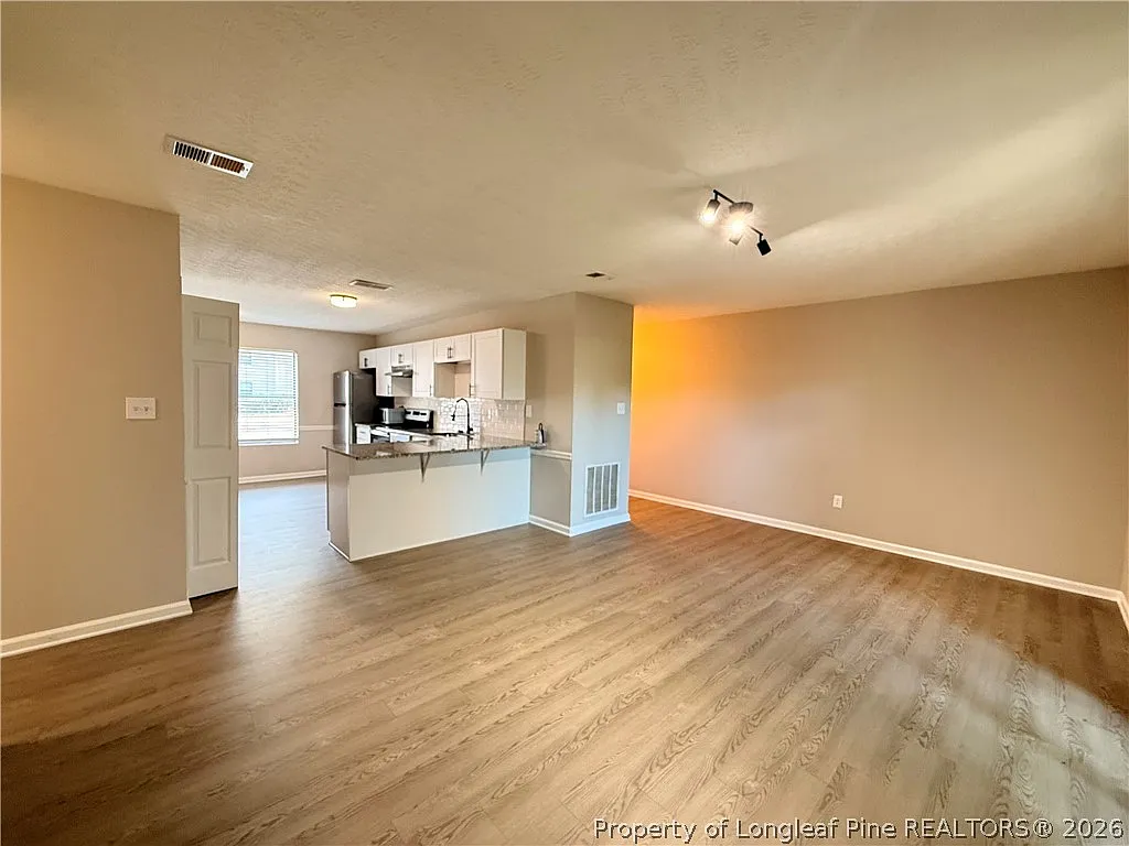 2 bed, 2.0 bath, 1050 sqft, $1,095 — Photo 3