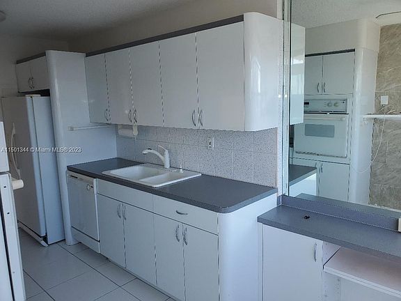 5th image of 18041 Biscayne Blvd APT 1205