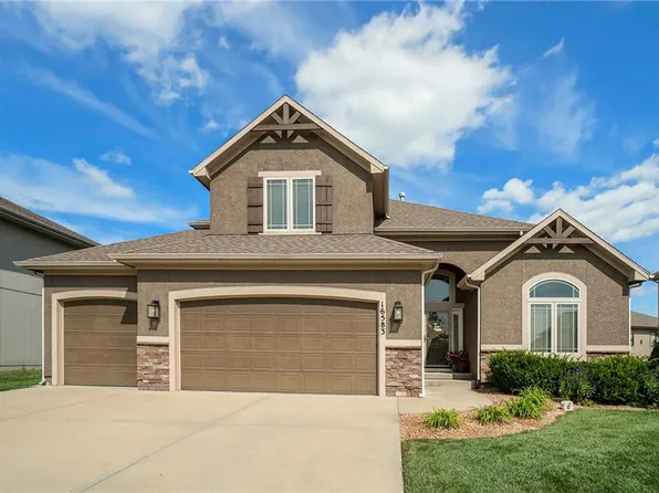 16583 S Parkwood St, Olathe, KS 66062