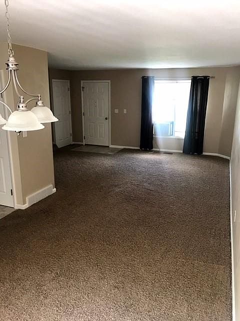 2nd image of 85 E Oak St
