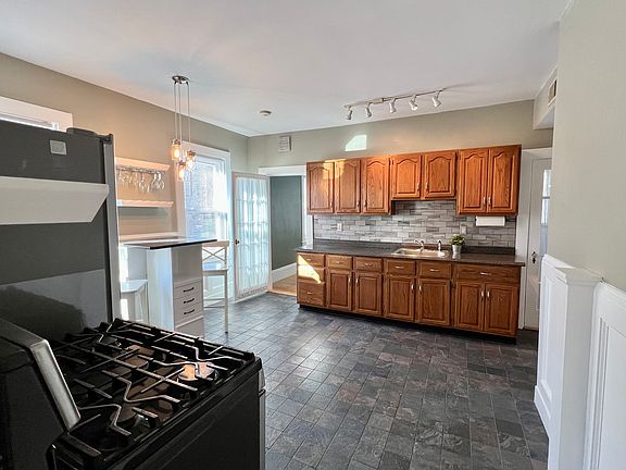 2nd image of 79 Ellsworth St #2W
