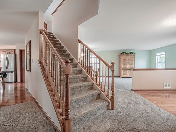 4th image of 1010 Butterfield Cir E
