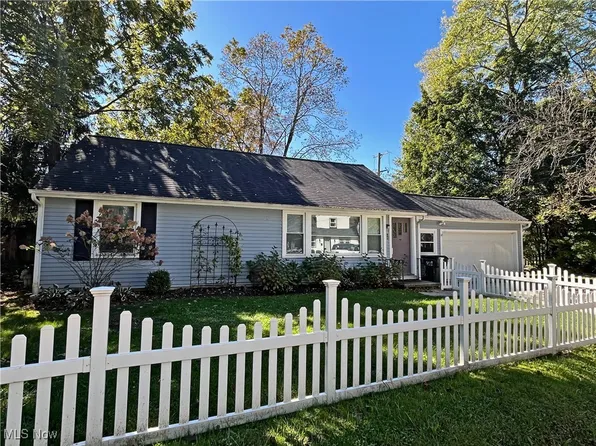 80 South St, Chagrin Falls, OH 44022