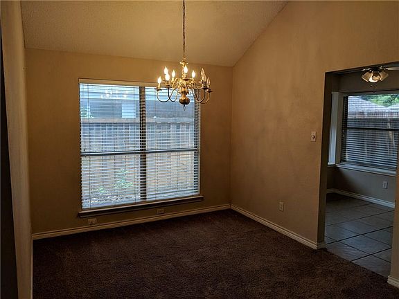3rd image of 1323 E Branch Hollow Dr