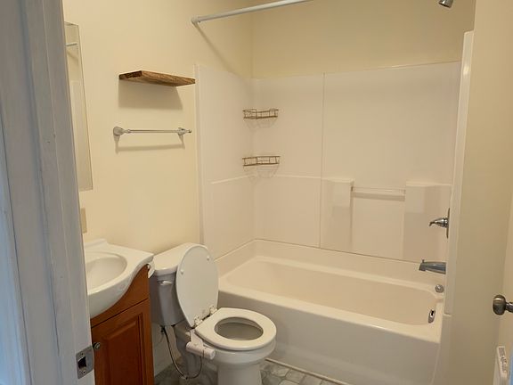 4th image of 801 SW Pucker Huddle Rd #1
