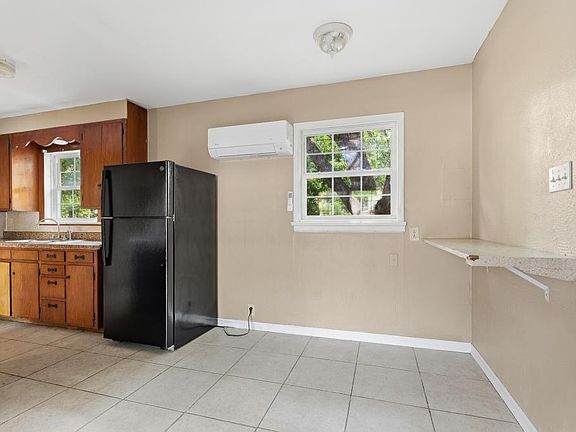 5th image of 519 1/2 C St NW