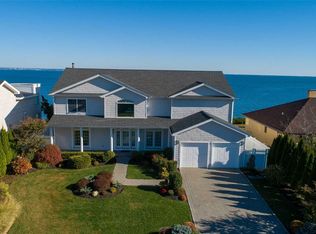35 Oak Point Dr N, Bayville, NY 11709