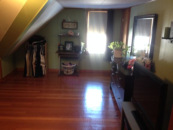 4th image of 833 Lincoln Dr W