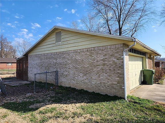 3rd image of 813 N 15th St