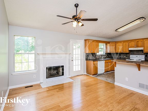 3rd image of 6029 Rose Ct