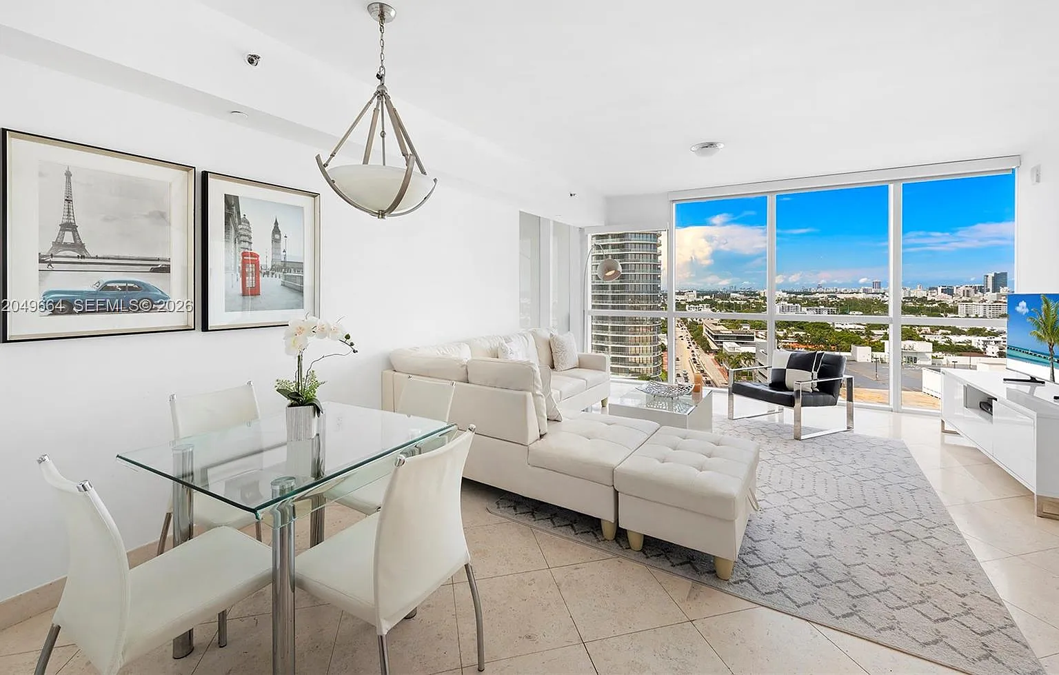 Icon Condo — Photo 3